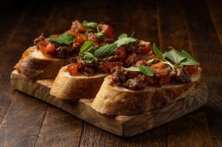 Bruschetta et crostini : recettes italiennes pour l'apéritif