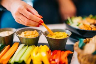 Apéritif dînatoire : quantités, recettes et organisation
