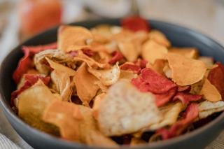 Chips maison : recettes de chips de légumes et pommes de terre