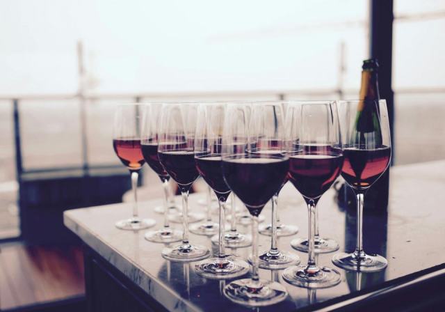 Vin à l'apéritif : les accords qui fonctionnent vraiment Vin à l'apéritif : les accords qui fonctionnent vraiment